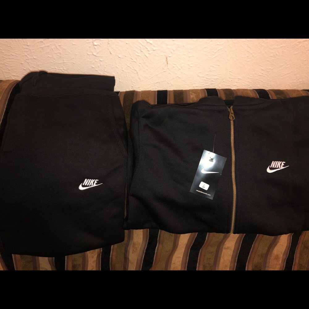 Black Nike Sweat-Suit